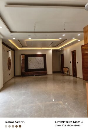 Room in 4 BHK Builder Floor at Sector 85 – for Sale