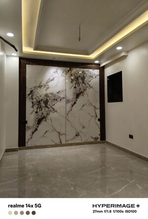 Room in 4 BHK Builder Floor at Sector 85 – for Sale