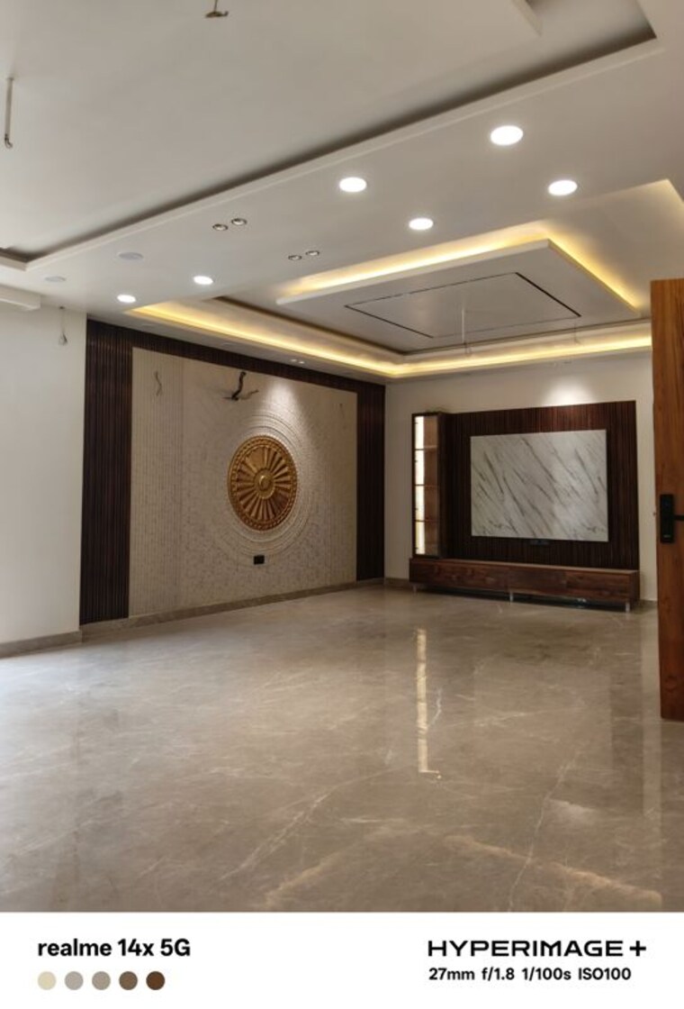 Room, sector 85 4 Bedroom 290 Sq.Yd. Builder Floor In Sector 85 Faridabad 10429234