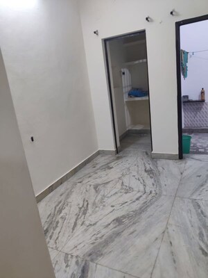 Room in 2 BHK Independent House at Gomti Nagar – for Rent