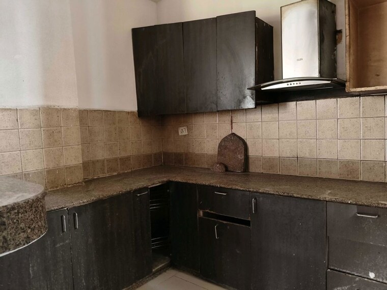 Kitchen, supertech-emerald-court 3 Bedroom 1750 Sq.Ft. Apartment In Sector 93a Noida 10429228