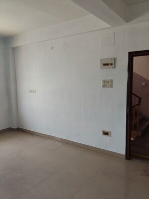 Room in 3 BHK Apartment at Kalikapur – for Sale