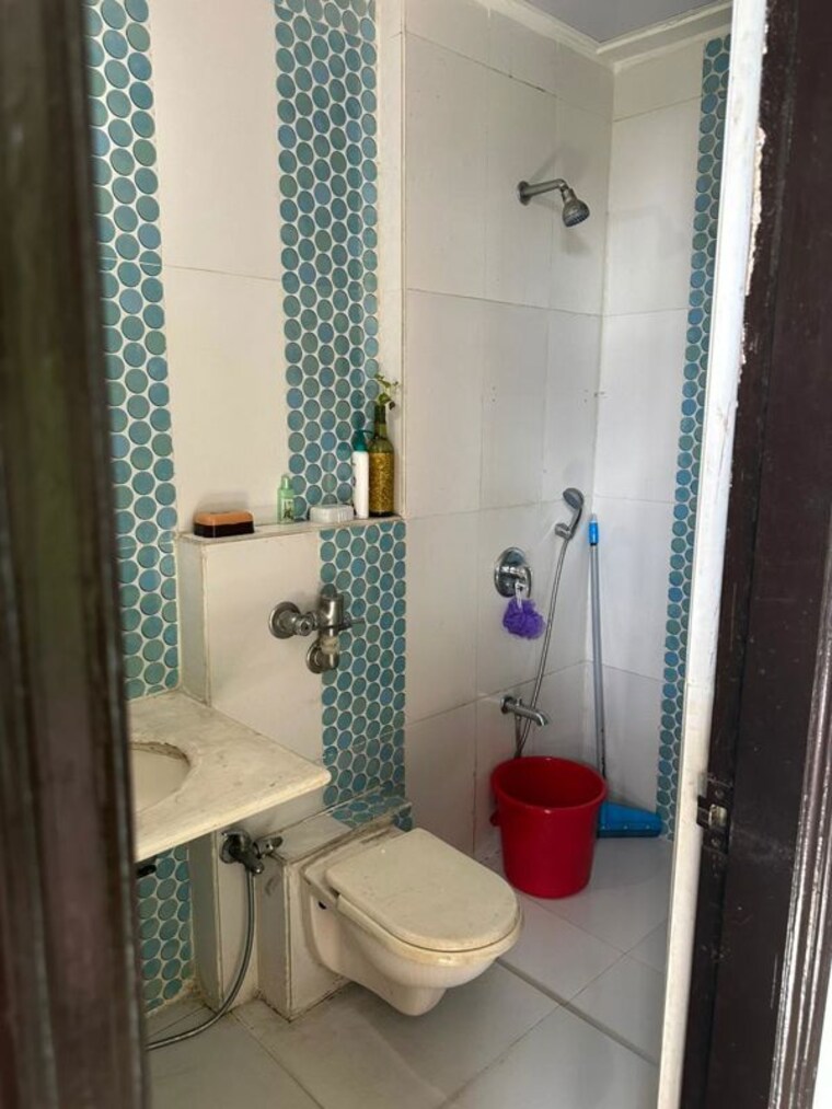 Bathroom, kukreja-hari-kunj-ii 3 Bedroom 1000 Sq.Ft. Apartment In Chembur Mumbai 10429330