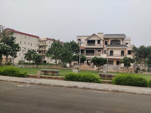  Shop – Exterior View View at DLF Central Square, North Mullanpur - for Sale