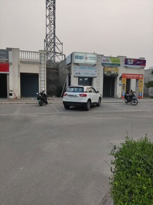  Shop For Sale in DLF Central Square, North Mullanpur