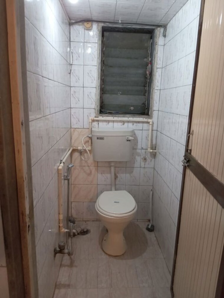 Bathroom, nav-sahyog-chs 1 Bedroom 420 Sq.Ft. Apartment In Mahim Mumbai 10429388