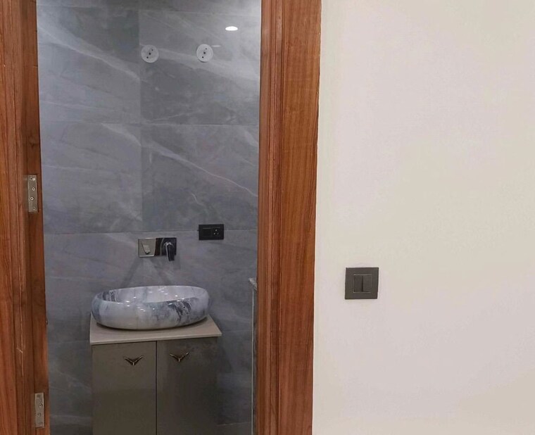 Bathroom, bptp-discovery-park 2 Bedroom 1215 Sq.Ft. Apartment In Sector 80 Faridabad 10429385