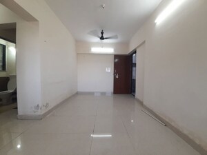 Room in 1 BHK Apartment at Siddharth Nagar CHS Goregaon, Goregaon West – for Rent
