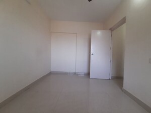 Room in 1 BHK Apartment at Siddharth Nagar CHS Goregaon, Goregaon West – for Rent