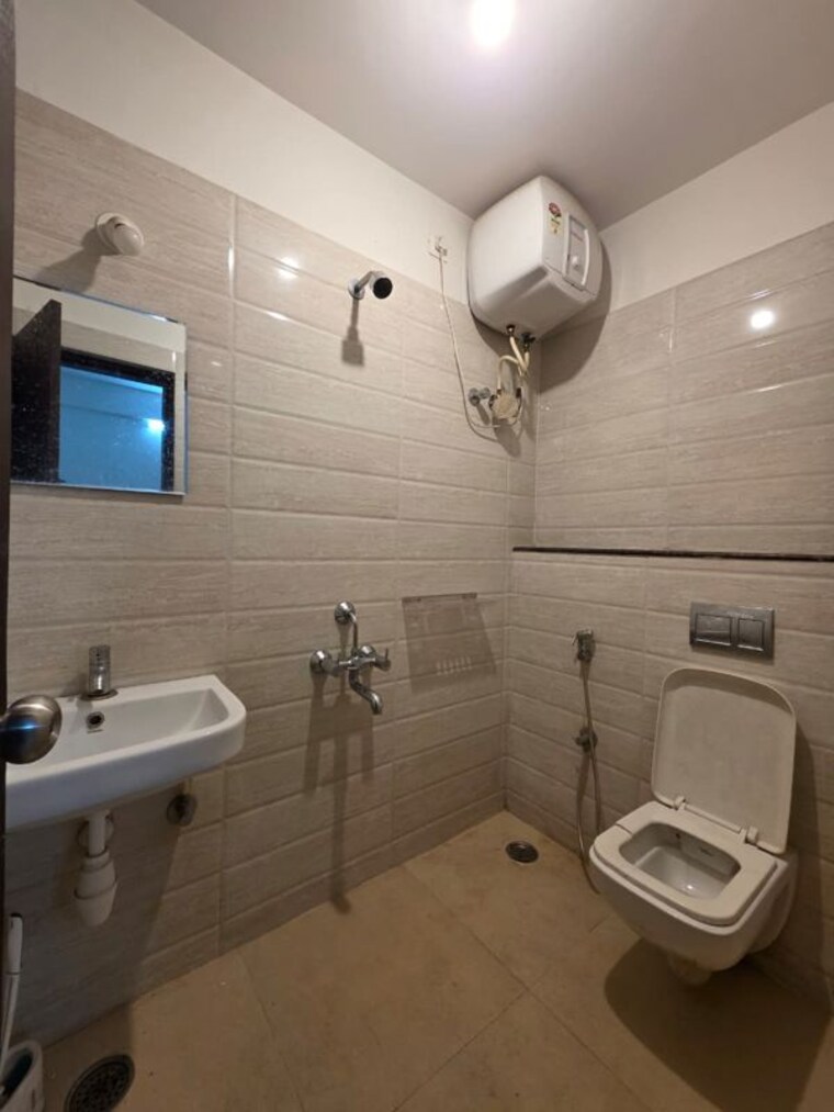 Bathroom, hsr layout sector 2 1 Bedroom 500 Sq.Ft. Builder Floor In Hsr Layout Sector 2 Bangalore 10429473