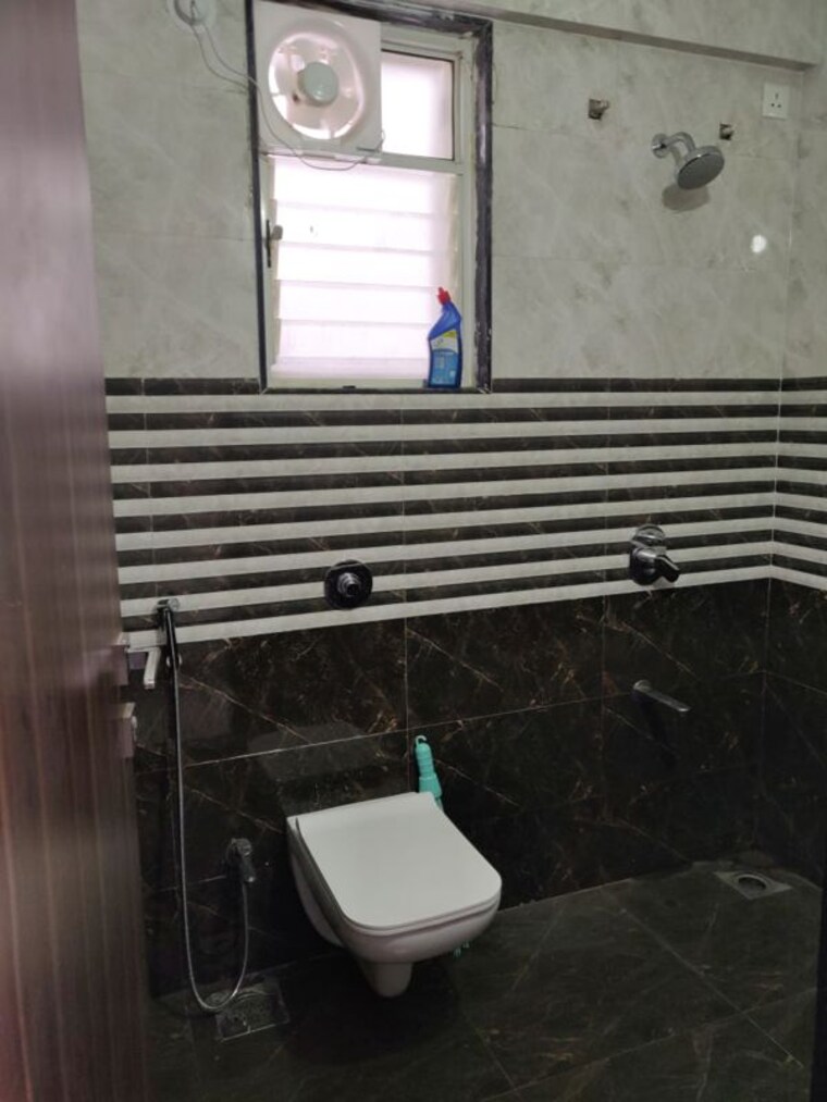 Bathroom, sharada-alliance-paritosh 3 Bedroom 1500 Sq.Ft. Apartment In Balewadi Pune 10429494
