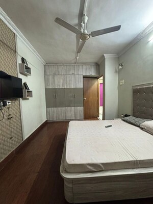 Bedroom in 3 BHK Apartment at Chembur – for Rent
