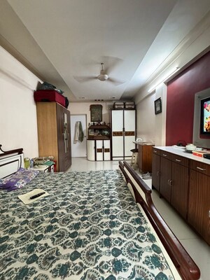 Bedroom in 3 BHK Apartment at Chembur – for Rent
