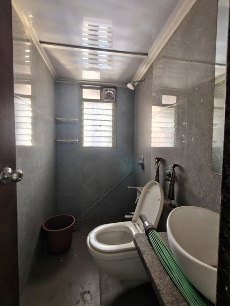 Bathroom, veena-serenity 3 Bedroom 810 Sq.Ft. Apartment In Chembur Mumbai 10429504