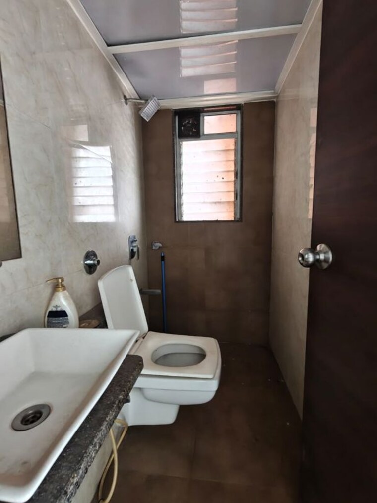 Bathroom, veena-serenity 3 Bedroom 810 Sq.Ft. Apartment In Chembur Mumbai 10429504