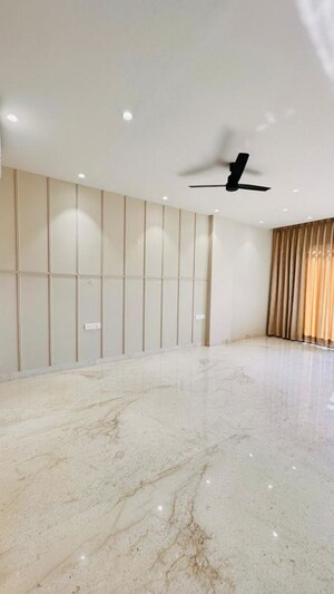 Room in 3.5 BHK Builder Floor at Anant Raj The Estate Floors, Sector 63a – for Sale