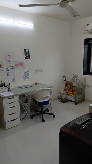 Master Bedroom in 2 BHK Apartment at Dadar West – for Rent