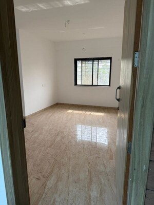Room in  Office Space at Kamgar Putala Vasahat – for Rent