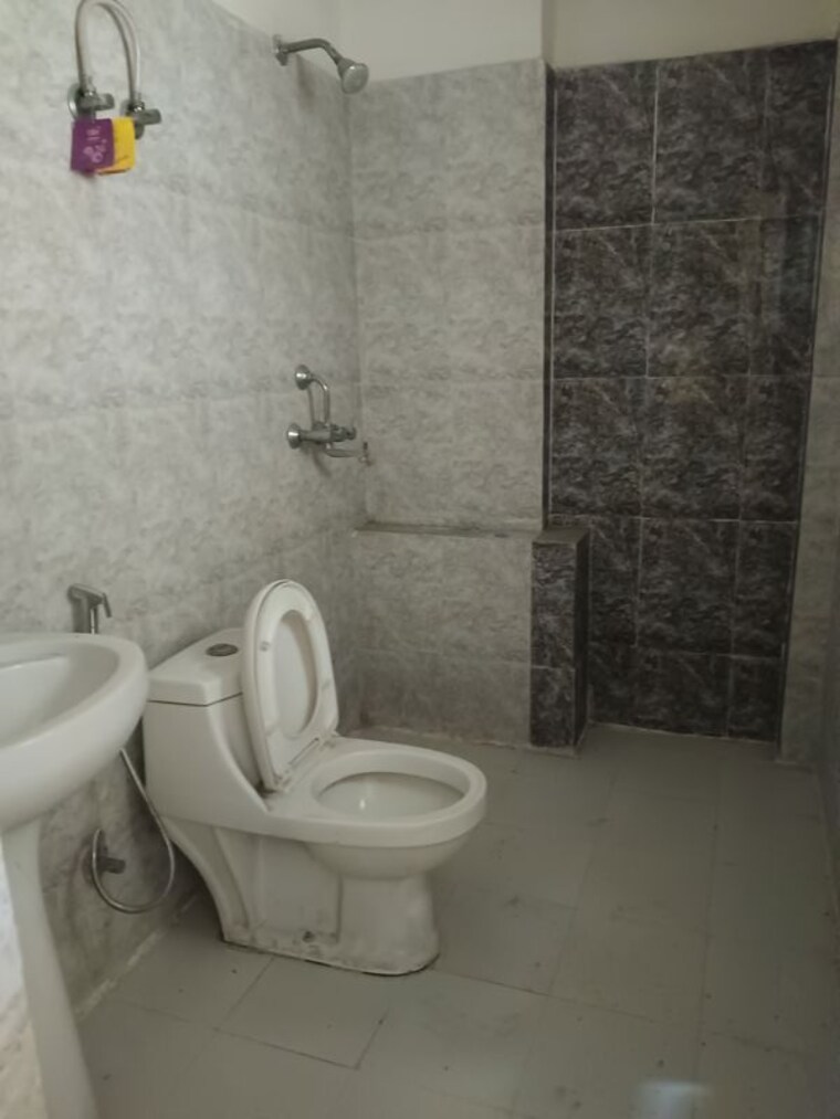 Bathroom, nirala-aspire 3 Bedroom 1365 Sq.Ft. Apartment In Sector 16 Greater Noida Greater Noida 10429588