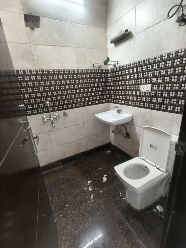 Bathroom, ajs-heights 2 Bedroom 875 Sq.Ft. Builder Floor In Indrapuram Ghaziabad 10429616