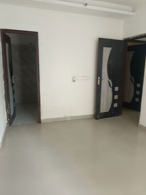Room in 2.5 BHK Apartment at Nirala Aspire, Sector 16 Greater Noida – for Rent