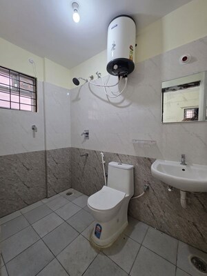 Bathroom in 1 BHK Builder Floor at Hsr Layout Sector 2 – for Rent