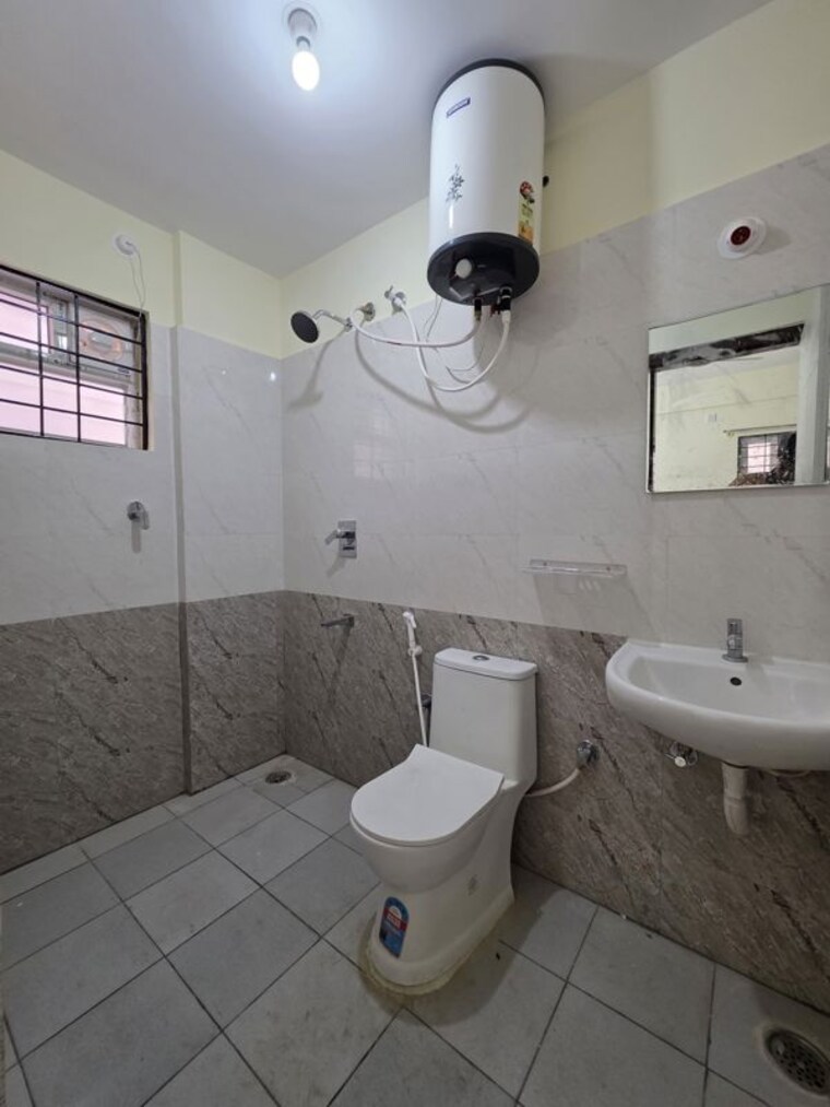Bathroom, hsr layout sector 2 1 Bedroom 500 Sq.Ft. Builder Floor In Hsr Layout Sector 2 Bangalore 10429630