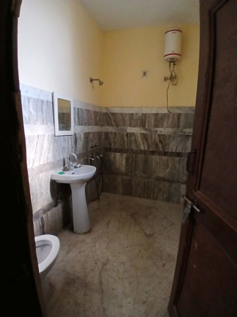Bathroom, dal bazar 3 Bedroom 1800 Sq.Ft. Independent House In Dal Bazar Ludhiana 10429646