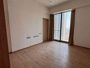 Room in 4 BHK Apartment at Rustomjee Crown, Prabhadevi – for Sale