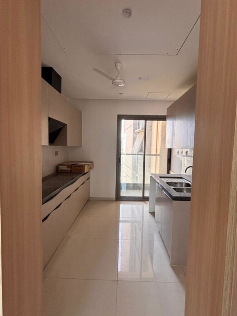 Bathroom, rustomjee-crown 4 Bedroom 2340 Sq.Ft. Apartment In Prabhadevi Mumbai 10429676