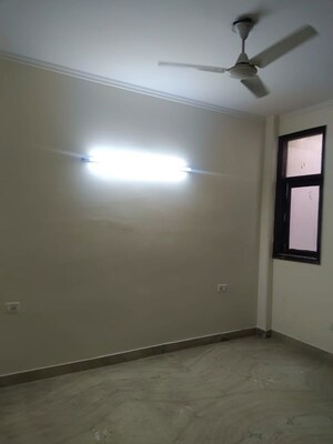 Room in 3 BHK Builder Floor at Unitech Singleton Floors South City, Sector 50 – for Rent