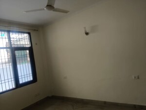 Room in 3 BHK Builder Floor at Unitech Singleton Floors South City, Sector 50 – for Rent