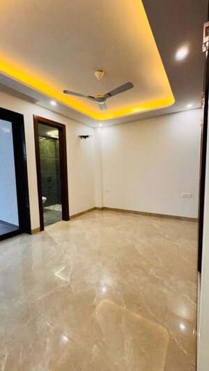 Room in 4 BHK Builder Floor at Sector 55 – for Sale