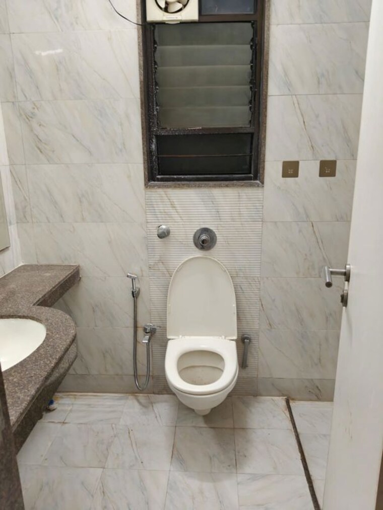 Bathroom, kool-homes-arena 3 Bedroom 1500 Sq.Ft. Apartment In Balewadi Pune 10429747