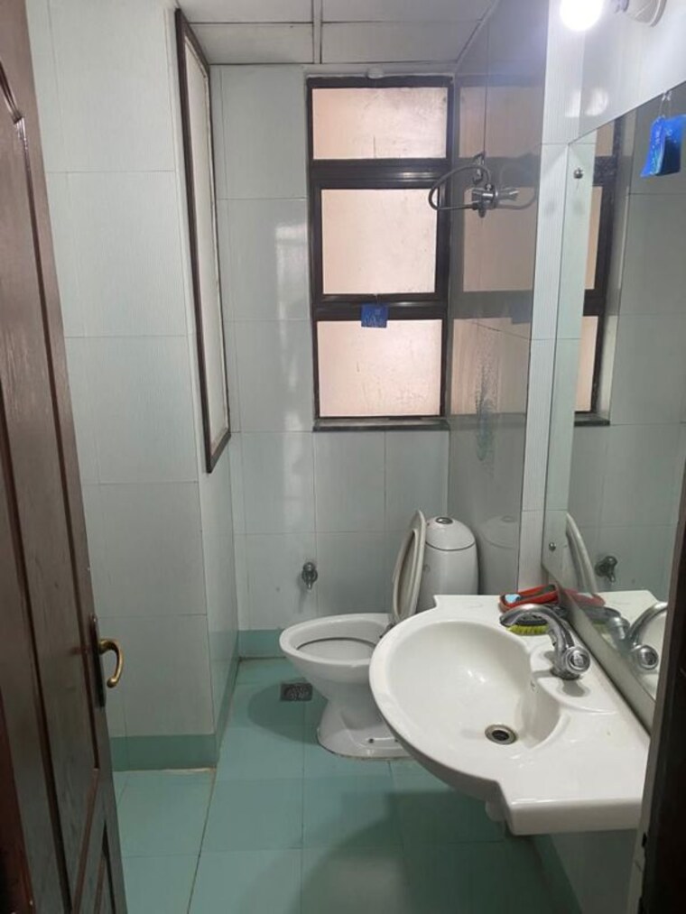 Bathroom, vipul-lavanya 2 Bedroom 900 Sq.Ft. Apartment In Sector 81 Gurgaon 10429744