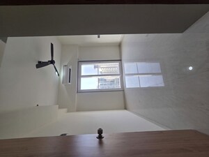 Room in 2 BHK Apartment at Goregaon West – for Rent