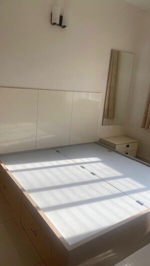 Room in 2 BHK Apartment at Prestige Finsbury Park Hyde, Bagaluru – for Rent