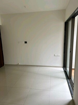 Room in 2.5 BHK Apartment at Runwal Eirene, Balkum Pada – for Rent