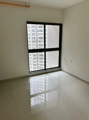 Room in 2.5 BHK Apartment at Runwal Eirene, Balkum Pada – for Rent