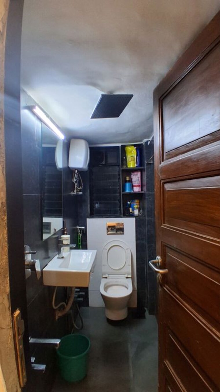 Bathroom, raheja-township 1 Bedroom 450 Sq.Ft. Apartment In Malad East Mumbai 10429857