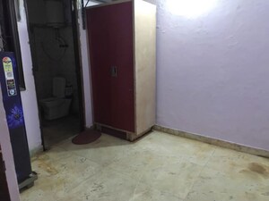 Room in 4 BHK Builder Floor at Lajpat Nagar Iii – for Rent
