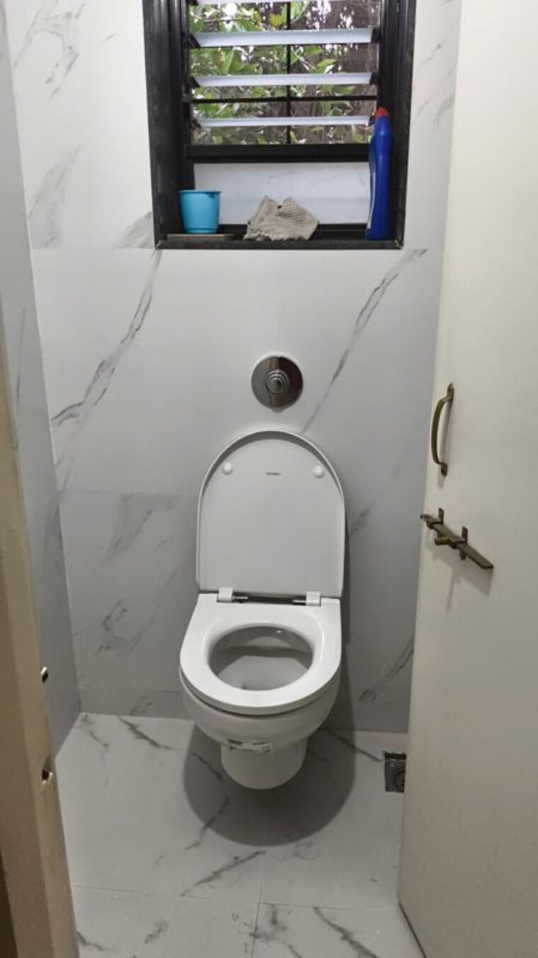 Bathroom, devi-savitri-apartments 2 Bedroom 1200 Sq.Ft. Apartment In Law College Road Pune 10429898