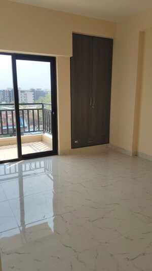 Room in 2 BHK Apartment at The Golden Gate, Mahurali – for Rent