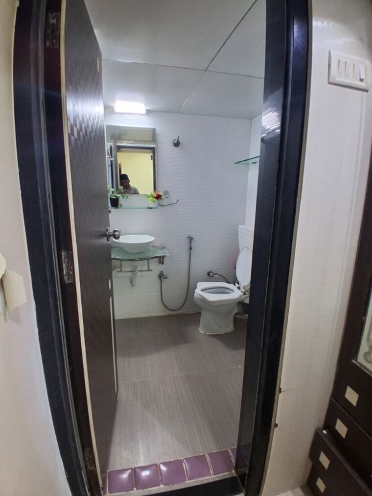 Bathroom, uma-sadan-chembur 2 Bedroom 700 Sq.Ft. Apartment In Chembur Mumbai 10429941