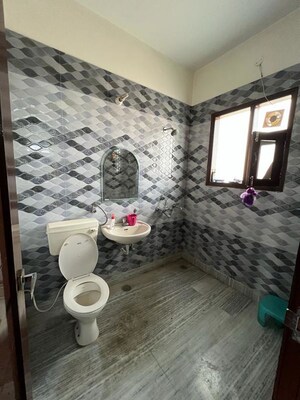 Bathroom in 1 RK Builder Floor at Sector 21 – for Rent