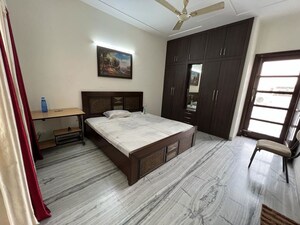 1 RK Builder Floor For Rent in Sector 21