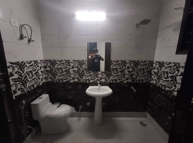 Bathroom, nangal dewat 3 Bedroom 1200 Sq.Ft. Apartment In Nangal Dewat Delhi 10429990
