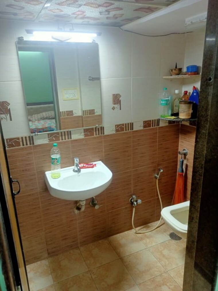 Bathroom, airbus-society 1 Bedroom 600 Sq.Ft. Apartment In Andheri East Mumbai 10430000