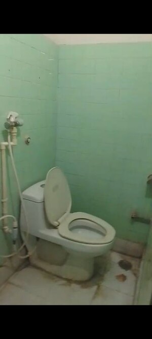 Bathroom in 1 BHK Builder Floor at Rohini Sector 8 – for Rent