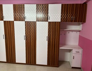 Room in 2 BHK Apartment at Jain Dream Excellency, Rajarhat – for Rent